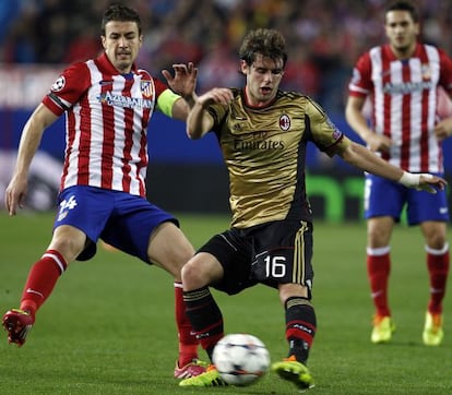 Gabi presiona a Poli durante el Atlético-Milan del miércoles.