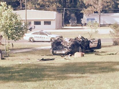 El Tesla modelo S tras el fatal accidente del 7 de mayo en Florida.