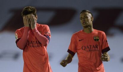 Messi y Neymar se lamentan de una ocasión fallada en Balaídos.