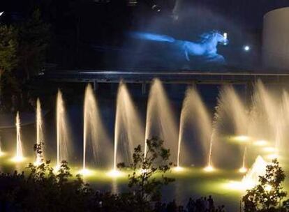 Imagen de <i>Naumagia,</i> espectáculo multimedia de Santiago Ruiz que se realizará en el estanque del Retiro durante las fiestas de San Isidro.
Explanada del Puente del Rey, aún en obras por el Proyecto Río, donde se celebrarán las fiestas.
Muchachito Bombo Infierno.