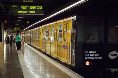 El metro s'atura el 2016, però va vestit com fa 90 anys. 