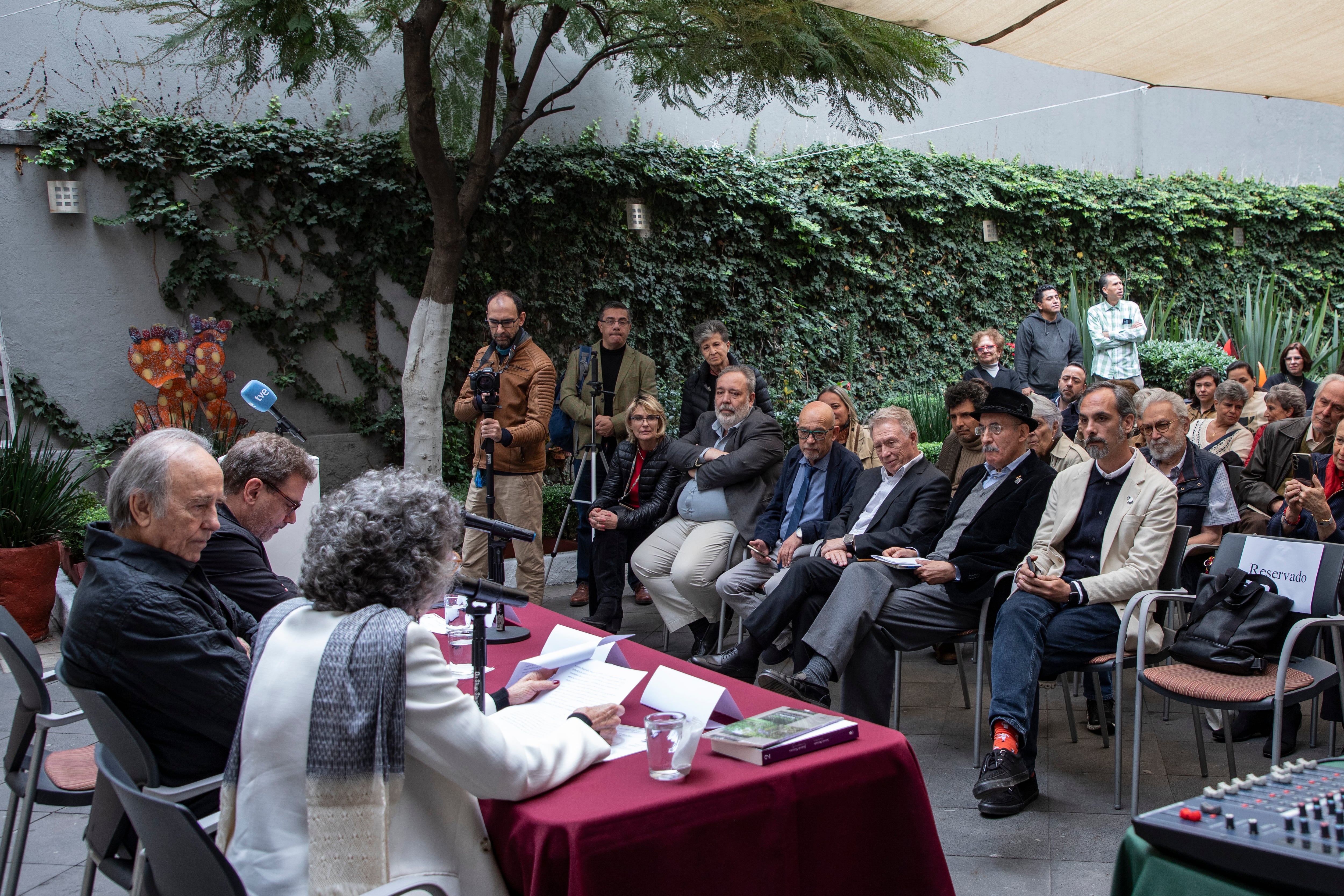 Ceremonia en el Ateneo español, Ciudad de México, este lunes.