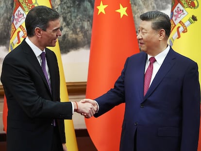 PEKÍN (CHINA), 11/04/2025.- El presidente del Gobierno, Pedro Sánchez (izda), ha mantenido un encuentro con el presidente de la República Popular China, Xi Jinping, en la Casa de Huéspedes Nacional Diaoyutai, en Pekín. EFE/ Pool Moncloa/Fernando Calvo SÓLO USO EDITORIAL / SÓLO DISPONIBLE PARA ILUSTRAR LA NOTICIA QUE ACOMPAÑA (CRÉDITO OBLIGATORIO)
