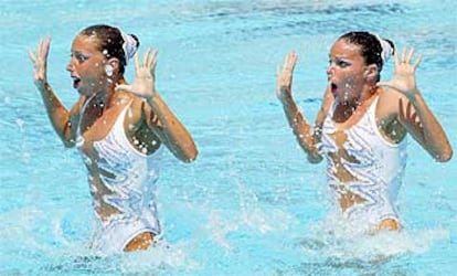 Gemma Mengual, a la izquierda, y Paola Tirados, durante su ejercicio en la final de dúos.