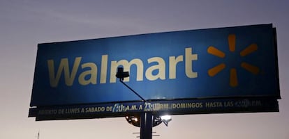 Cartel de Walmart en México.