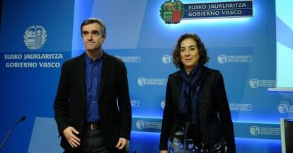 Jonan Fernández y Cristina Uriarte en el Gobierno vasco
