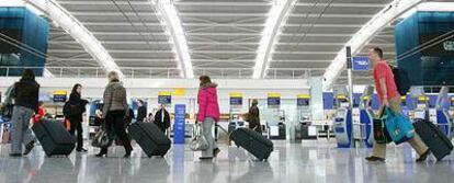 La apertura de la Terminal Cinco del aeropuerto londinense de Heathrow fue un desastre.