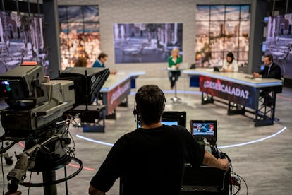 Emisión del programa 120 minutos, de Telemadrid, presentado por María Rey.
Foto: Olmo Calvo