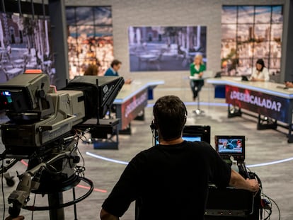 Emisión del programa 120 minutos, de Telemadrid, presentado por María Rey.
Foto: Olmo Calvo