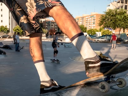 Ambiente en el skatepark de Escombro, a la altura del metro Campamento, en julio.