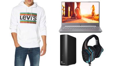 De izquierda a derecha: sudadera Levi's, portátil Medion, disco duro externo WD de 4 TB y auriculares Logitech.