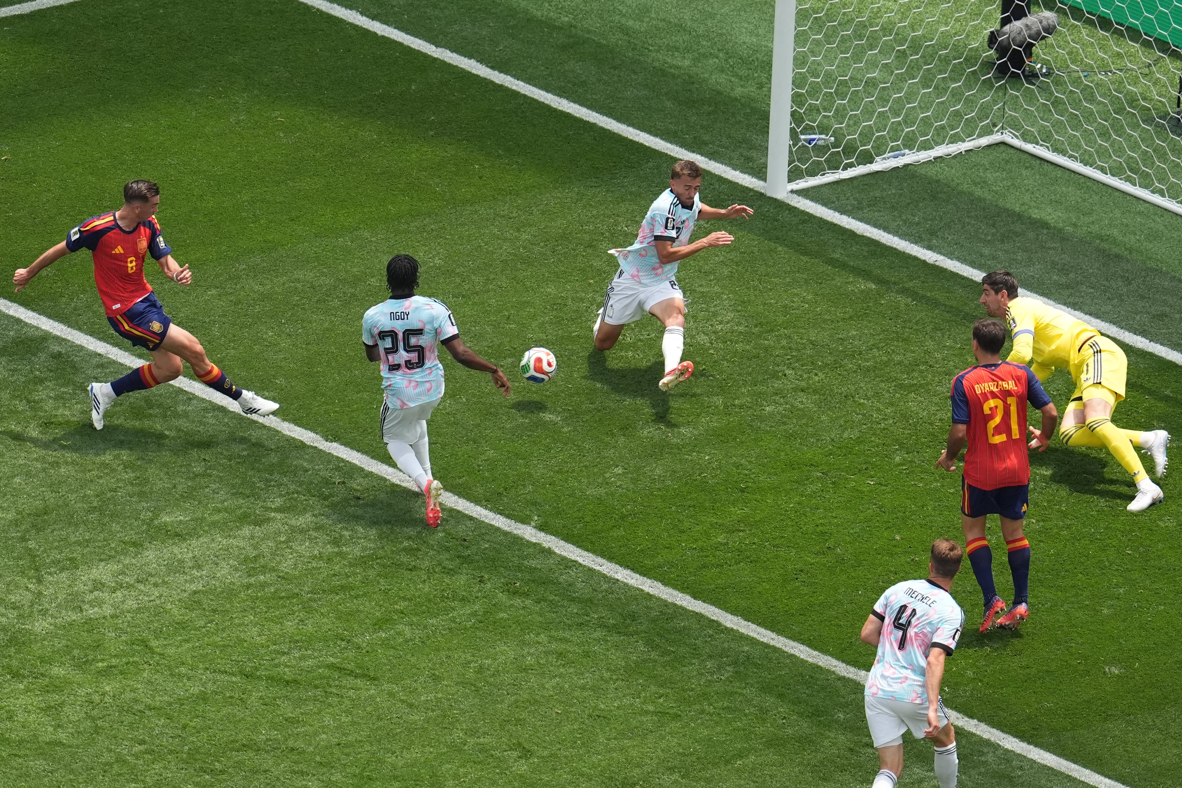 España - Bélgica en directo | De Ketelaere empata el encuentro en la única ocasión belga del partido