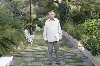 Juan Goytisolo, en el Hotel Formentor, en Mallorca.