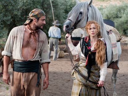Manuel Bandera y Marta Hazas, en una escena de <i>Bandolera.</i>