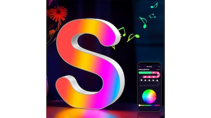 Letras luminosas sobre fondo blanco.