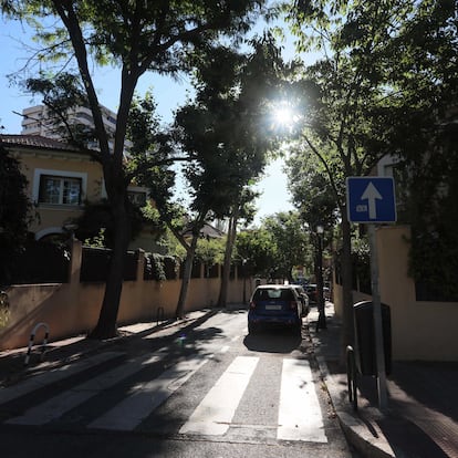 Calle de la Colonia de Cruz del Rayo, en el distrito de Chamartín.