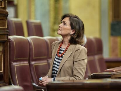 La exvicepresidenta primera del Gobierno y diputada del PSOE, Carmen Calvo, en el pleno del Congreso de este martes, en el que defendió la proposición no de ley del PSOE y el PNV para investigar los abusos sexuales en la Iglesia.