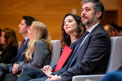 La presidenta de la Comunidad de Madrid, Isabel Díaz Ayuso, y el portavoz regional, Miguel Ángel García Martín