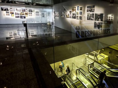 Exposición sobre la lucha de la AVM3J en el metro de Valencia.