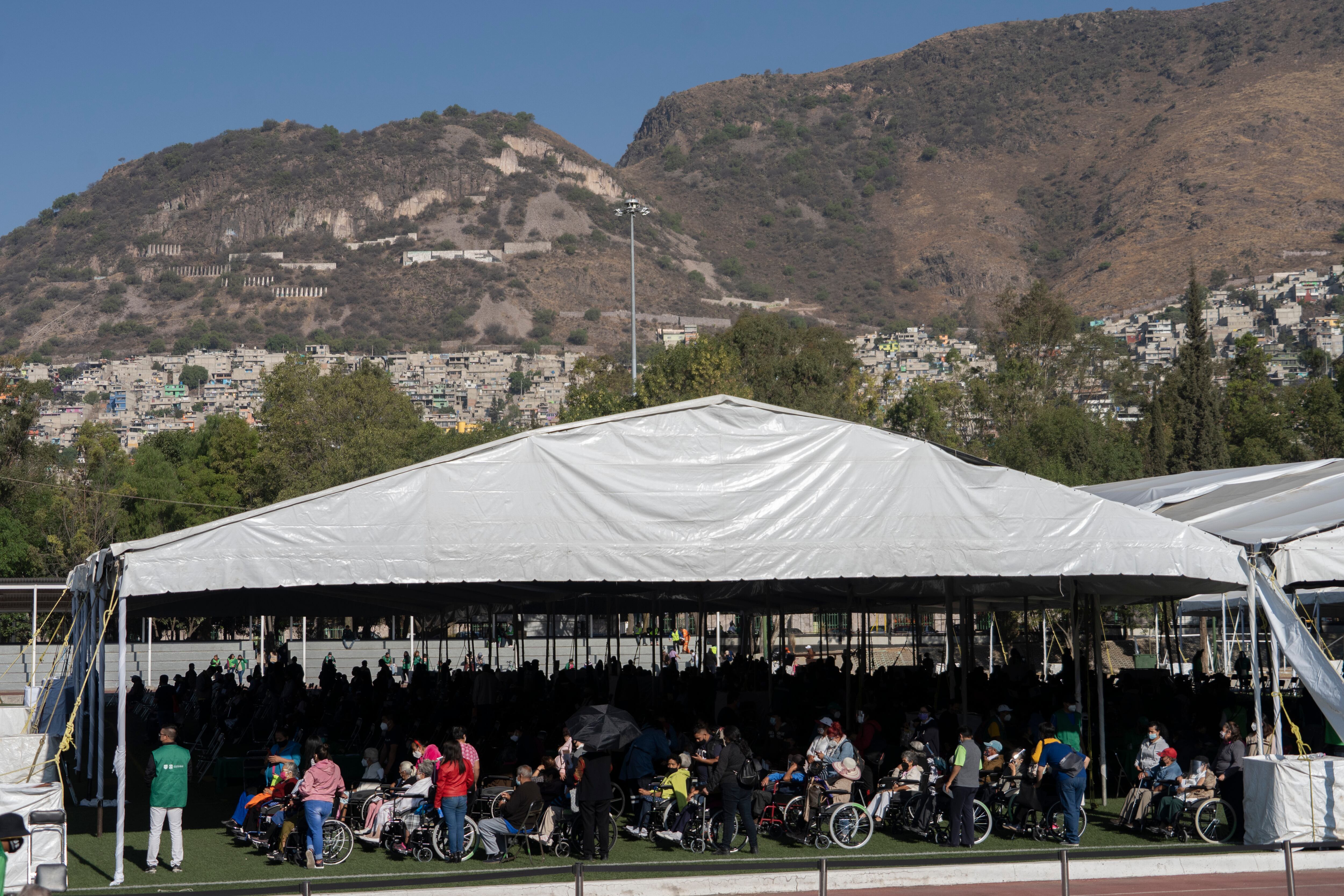 Centro Deportivo Carmen Serdán en la alcaldía Gustavo A. Madero, reconvertido en unidad de vacunación.