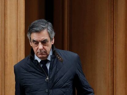 François Fillon, ao deixar sua residência nesta quarta-feira em Paris.