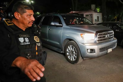 Una camioneta en la que presuntamente salió Emilio Lozoya del Reclusorio Norte, el 20 de febrero en Ciudad de México.