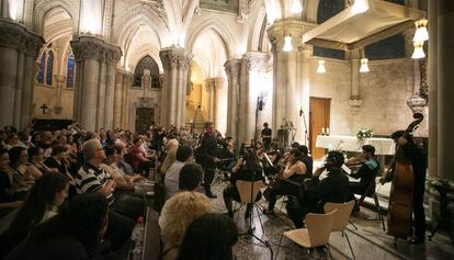 Concert de la Camerata Internacional de Barcelona a la cripta de la Sagrada Família.