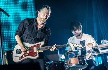 Thom Yorke e Jonny Greenwood, em outubro de 2012 em Paris.