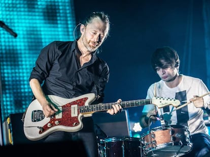 Thom Yorke e Jonny Greenwood, em outubro de 2012 em Paris.