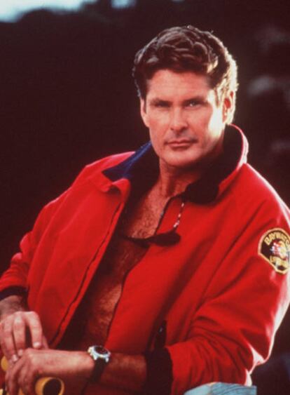 David Hasselhoff cuando hacia <i>Los vigilantes de la playa</i>.