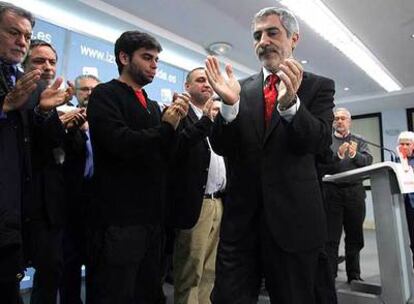 Gaspar Llamazares, coordinador general de IU, en la noche electoral del 9-M, tras anunciar que no se iba a presentar para repetir en el cargo.