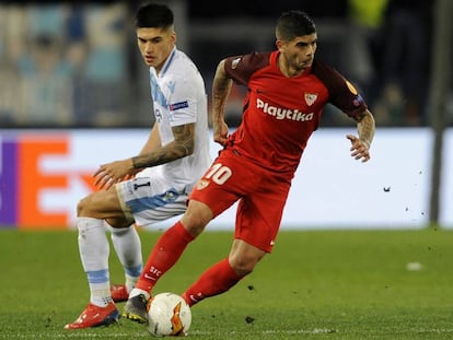 Banega recorta a Correa en el Lazio-Sevilla.