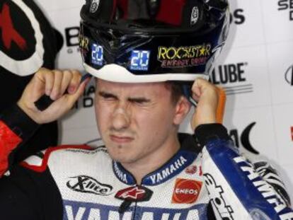 Jorge Lorenzo se quita el casco en Motegi