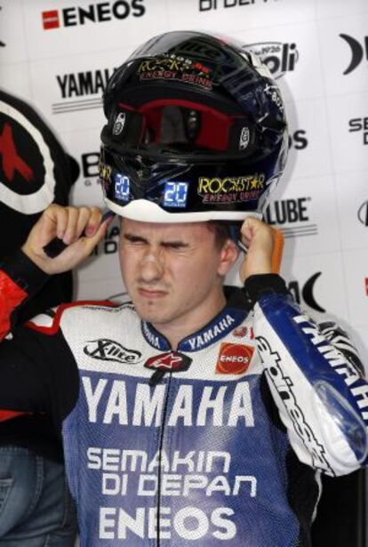 Jorge Lorenzo se quita el casco en Motegi