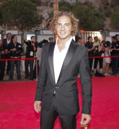 David Bisbal a su llegada a la gala.