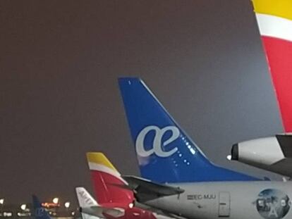 Aviones de Iberia y Air Europa en el aeropuerto de Madrid-Barajas.