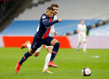 Kylian Mbappé en carrera durante el partido contra el Olympique de Marsella.