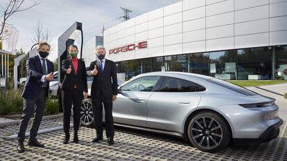 Iberdrola y Porsche se alían para promover la recarga ultrarrápida de coches eléctricos en España.