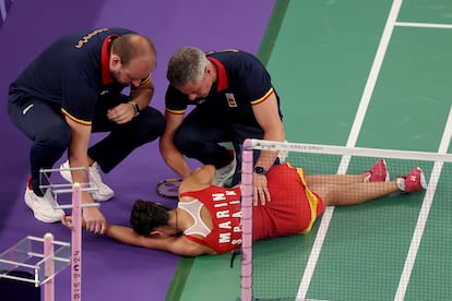 Martín es asistida por el personal técnico de su equipo tras el incidente.