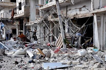 Uma casa da cidade de Homs apresenta graves estragos depois de um bombardeio.