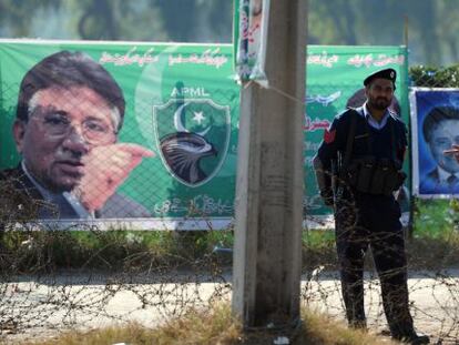 Polic&iacute;as vigilan la residencia en Islamabad de Musharraf. 