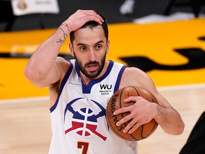 Facundo Campazzo, durante un partido Nuggets-Lakers.