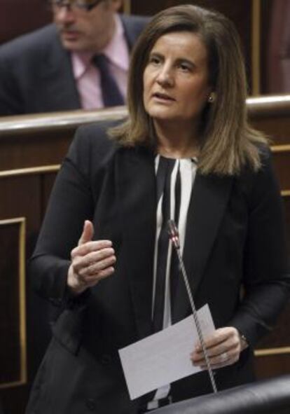 La ministra de Empleo, F&aacute;tima B&aacute;&ntilde;ez, durante su intervenci&oacute;n en la &uacute;ltima sesi&oacute;n de control al Gobierno celebrada ayer en el Congreso de los Diputados. 