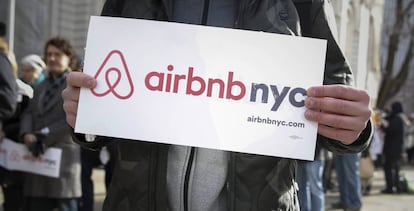 Manifestação em defesa do serviço Airbnb, em Nova York.
