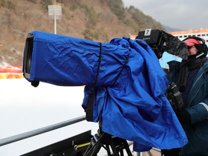 Un cámara, durante un entrenamiento de los Juegos de Pyeon Chang de 2018.