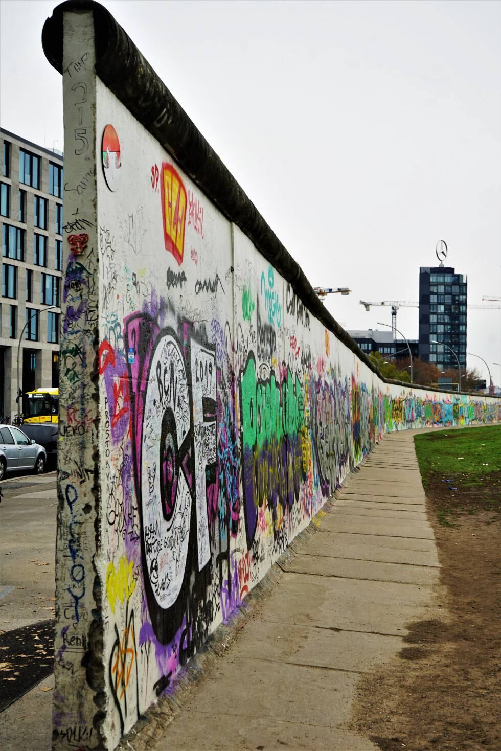 East Side Gallery es la mayor galería de arte al aire libre del mundo.