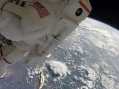 La NASA difunde una grabación con cámara subjetiva de la misión en que se convirtió en la astronauta con más salidas al espacio de la historia