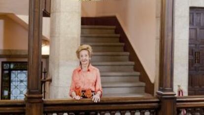 Mercedes Goicoa, en la escalera de la Real Academia de Belas Artes