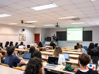 Alumnos en una clase en la Universidad Complutense de Madrid.