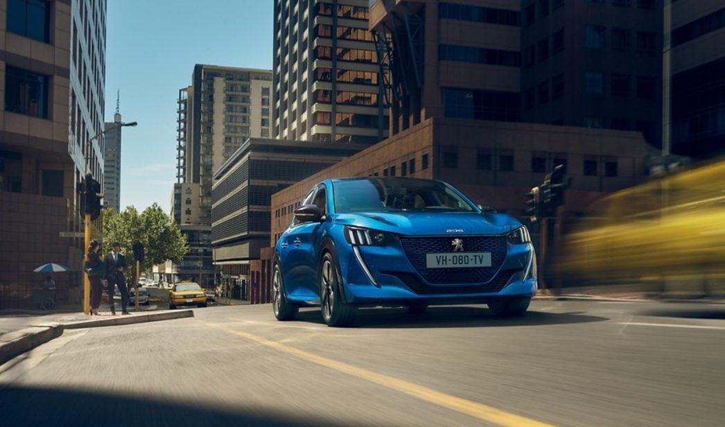 El Peugeot 208 da la campanada y arrebata el liderato en España al Dacia Sandero en el inicio de año